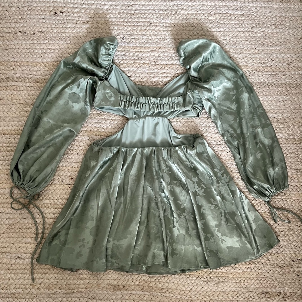 LUCY IN THE SKY Krista Long Sleeve Fit and Flare Dress Size: M - Picture 2 of 3